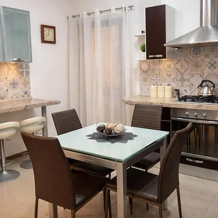 아파트 Mellieha Stylish & Modern Close To The 3 Bedroom Family *