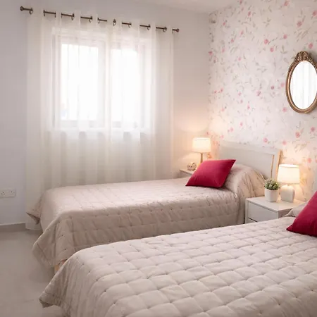 Mellieha Stylish & Modern Close To The 3 Bedroom Family Is-Sellum